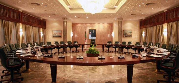 Réunion du Gouvernement : le Ministre de l’Industrie Pharmaceutique présente une communication sur le processus de production du vaccin anti-COVID-19 en Algérie.