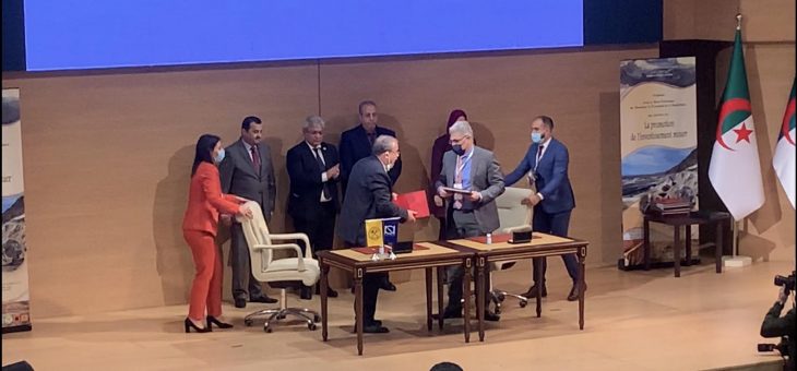 Le Ministre de l’Industrie Pharmaceutique supervise la signature d’un Mémorandum d’entente entre IMC et ENASEL