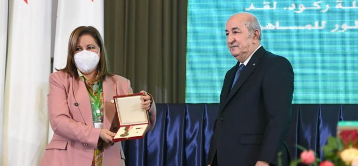 La médaille de l’Ordre du mérite national au rang de « Achir » attribuée à Fatoum Akacem PDG du Groupe Saidal